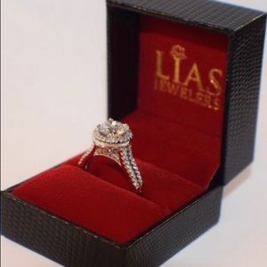 New 18 k white gold engagement ring with box